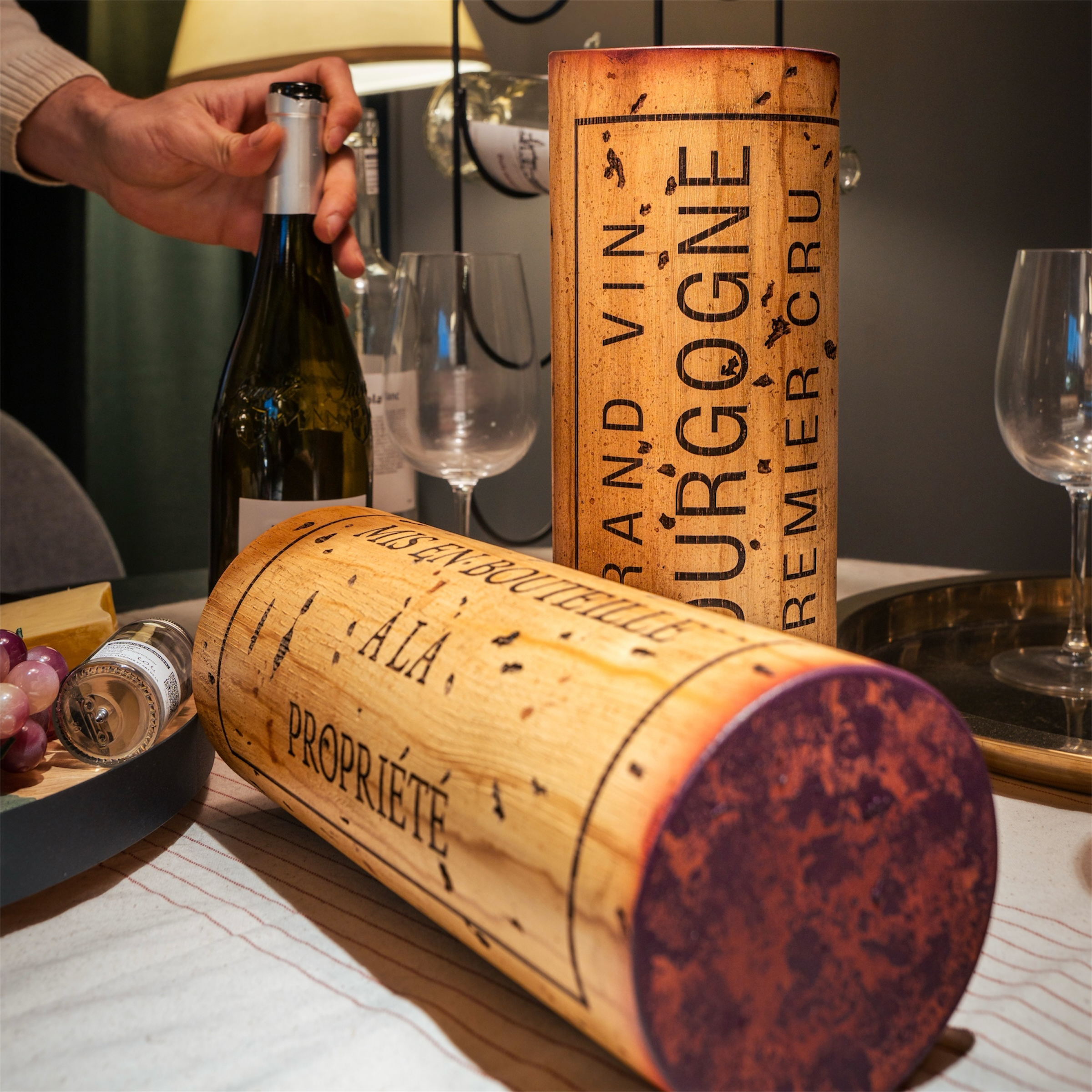 L'Édition Empreinte Bourgogne – Bouchon de Vin Sculptural (30 cm)
